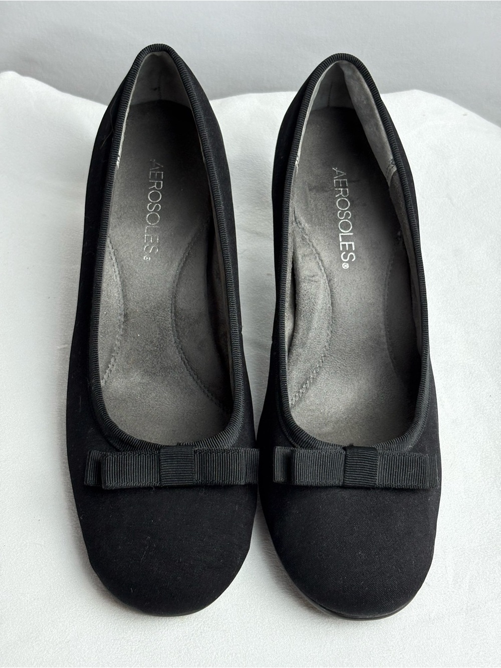 AEROSOLES Black Bow Round-Toe Kitten Heel Pumps